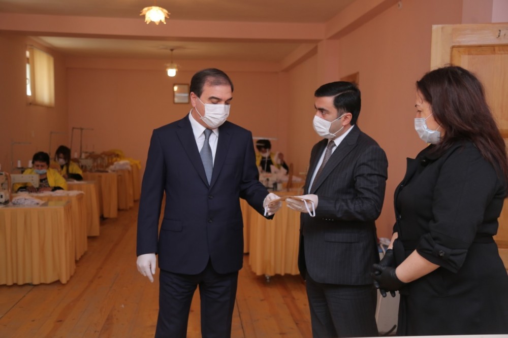 Niyazi Bayramovun təşəbbüsü ilə Gəncədə tibbi maska istehsalına başlanıldı - FOTOLAR