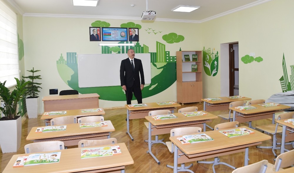 İlham Əliyev məktəbin açılışında - FOTOLAR