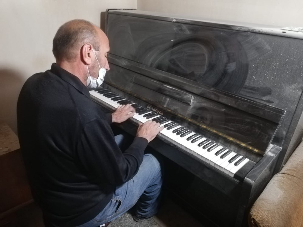 Gəncədə dağıntılar arasından yüksələn piano səsi - Video