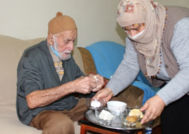 Türkiyədə 96 yaşlı kişi koronavirusdan sağaldı