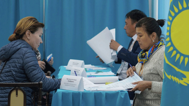 Qazaxıstan yeni parlamentini seçir 