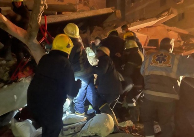 Uçmuş binanın dağıntıları altında 18 nəfərin meyiti aşkarlandı 