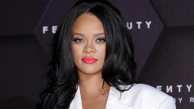 Rihanna etirazlara qoşuldu - FOTOLAR