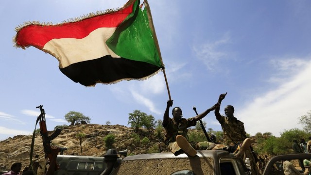 Sudanda etirazlar: Prezident sarayı mühasirəyə alındı