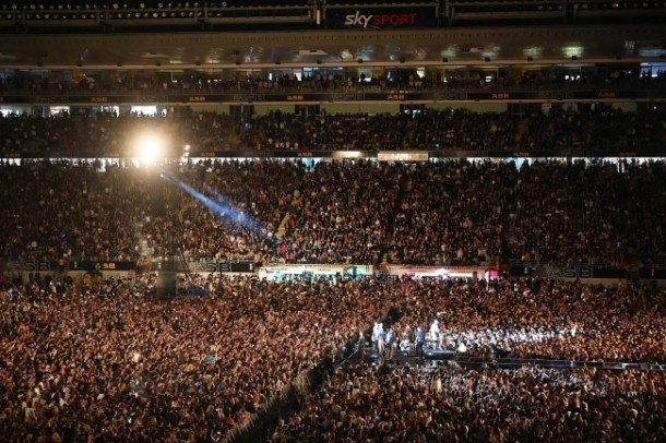 Bu ölkədə sosial məsafəsiz  50 min nəfərlik konsert keçirildi - FOTO