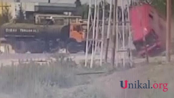 "Kamaz"la mikroavtobusun toqquşduğu qəzanın görüntüləri yayıldı (VİDEO)