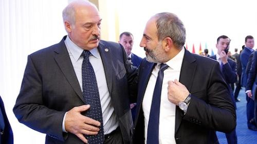 Paşinyanla Lukaşenko arasında telefon danışığı oldu