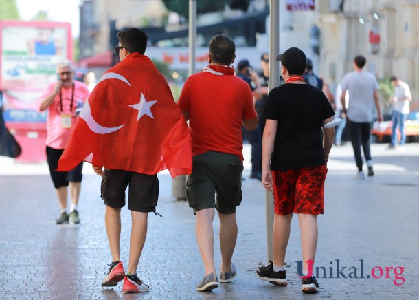 Türkiyə milli komandasının azarkeşləri Bakı küçələrinə axışdı - FOTOLAR