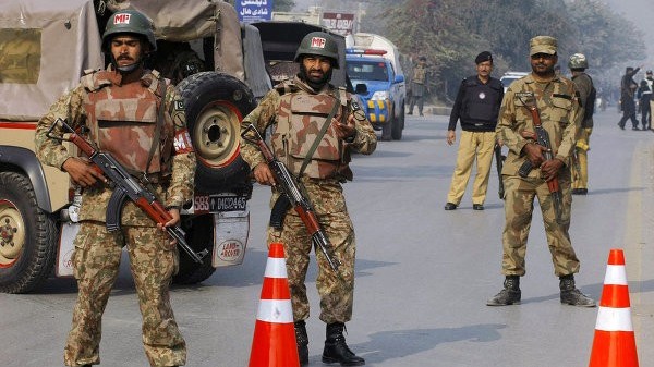 Pakistanda radikal qruplaşmalar fəallaşıb - 3 polis ÖLDÜ