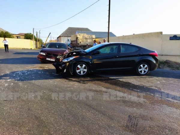 Sumqayıtda iki avtomobil toqquşdu - FOTOLAR