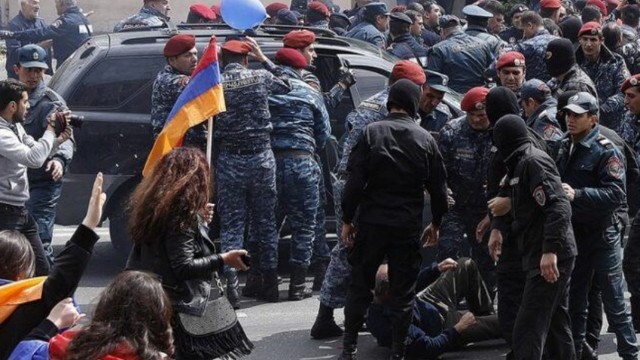 Ermənistanda 20-dən çox etirazçı saxlanıldı - YENİLƏNİB