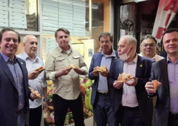 Braziliya prezidenti restorana buraxılmadı, küçədə nahar etdi