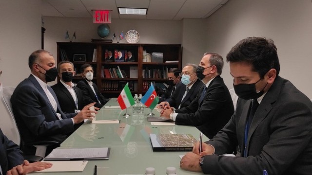 Ceyhun Bayramov İranın xarici işlər naziri ilə görüşdü 