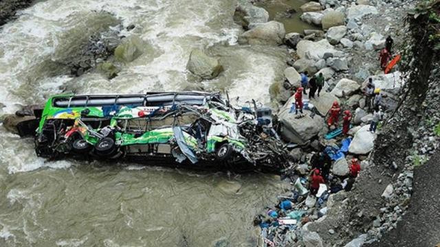 Nepalda avtobus QƏZASI: 32 ölü