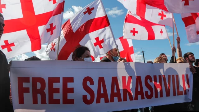 Saakaşvili sabahkı mitinq nəticəsində azadlığa çıxacağını ümid edir