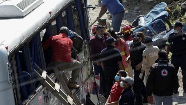 Meksikada avtobus qəzası: 19 ÖLÜ