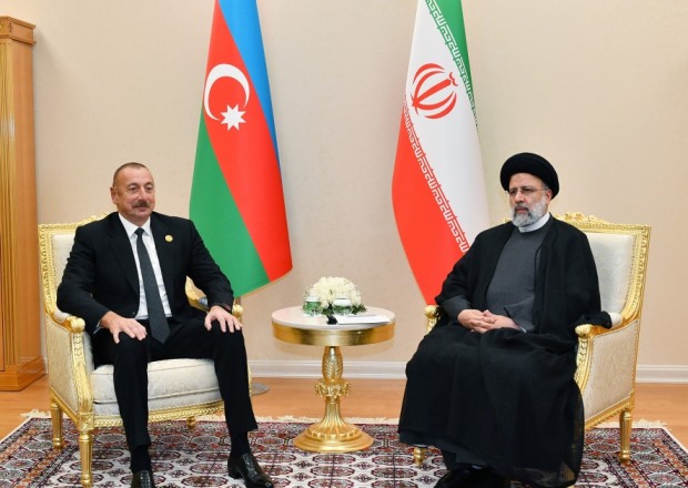 İlham Əliyev İran Prezidenti ilə görüşdü - YENİLƏNİB