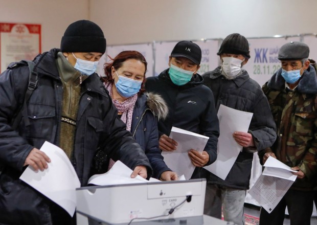 Qırğızıstanda parlament seçkilərinin ilkin nəticələri açıqlandı