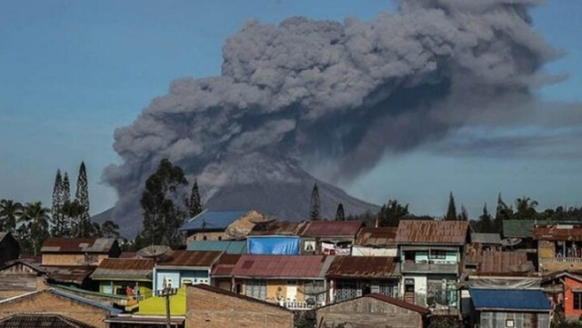 İndoneziyada vulkan püskürdü: 27 ÖLÜ