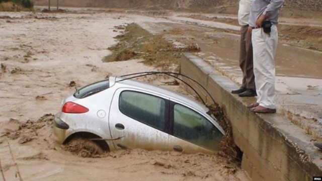 İranda sel daşqınları: 9 ÖLÜ