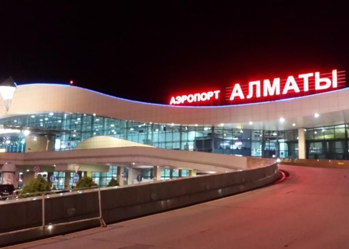 Etirazçılar Almatıda hava limanını ələ keçiriblər