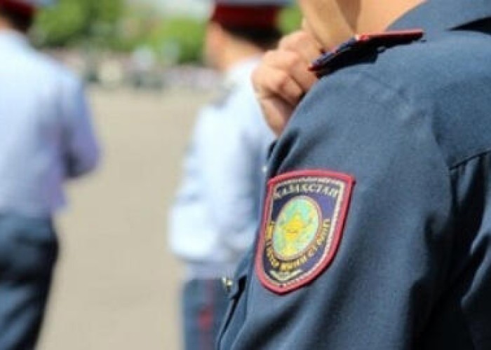 Nur-Sultan polisi mənzillərdə yoxlamaaparır