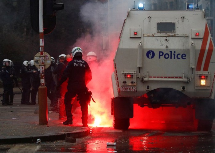 Brüsseldə polislə etirazçılar toqquşdu - 15 yaralı var