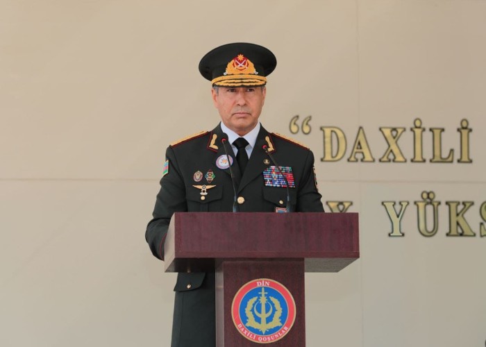 Vilayət Eyvazov general-mayoru təqaüdə göndərdi