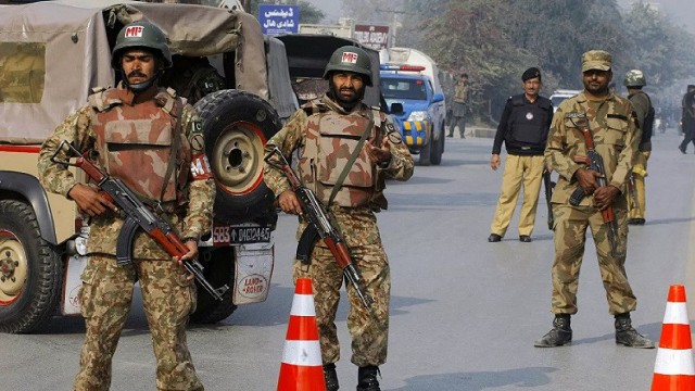 Pakistan ordusunun 10 hərbçisi həlak oldu