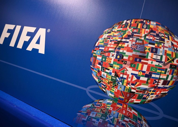 FIFA ukraynalı futbolçular üçün xüsusi transfer pəncərəsi açıb 