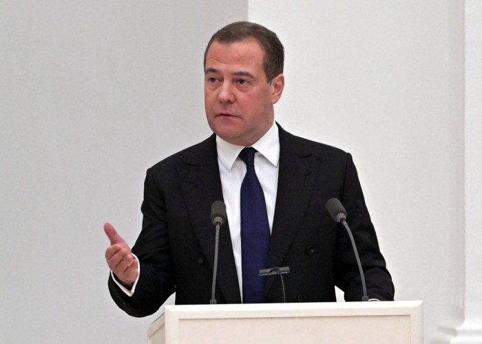 "Qərb Rusiyanı parçalaya bilməz" - Medvedev