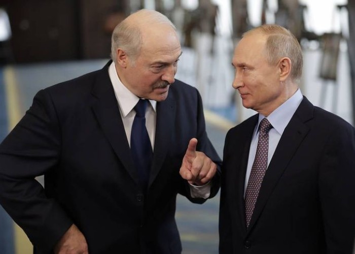 "Putinin ağlı başındadır" - Belarus lideri