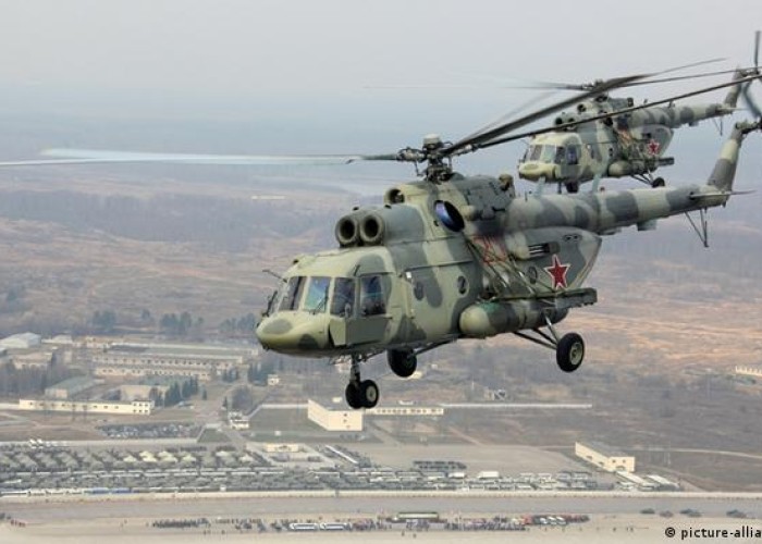 Ukraynalı komandirləri daşımaq üçün gedən helikopter vuruldu