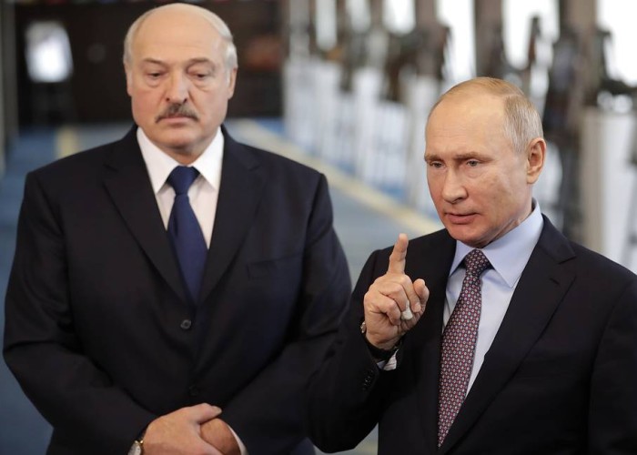 "Putin dünyada koronavirusu bitirib" - Lukaşenko