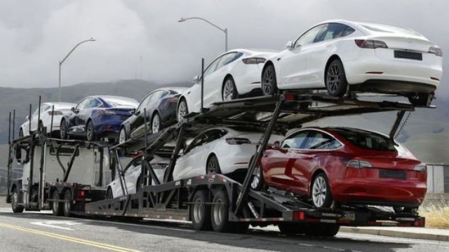 "Tesla" 600 minədək avtomobilini geri çağırır