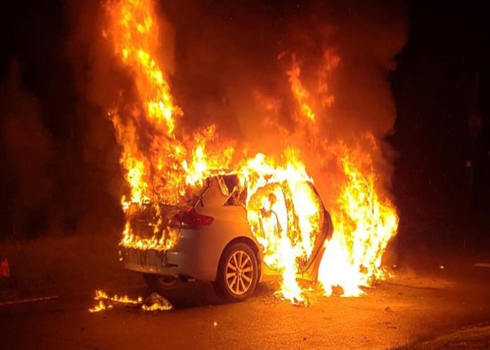 Bakıda “Lexus” və “Hyundai” yandı