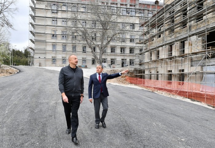 Prezident Şuşada tikinti işləri ilə tanış oldu - FOTO