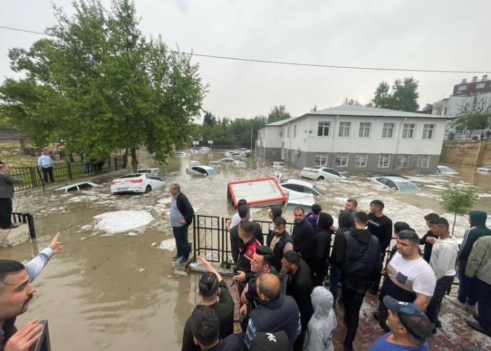 Türkiyədə sel avtomobilləri su altında qoydu - VİDEO