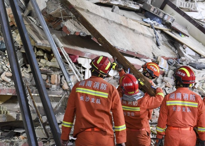 Çində binanın çökməsi nəticəsində 53 nəfər öldü 