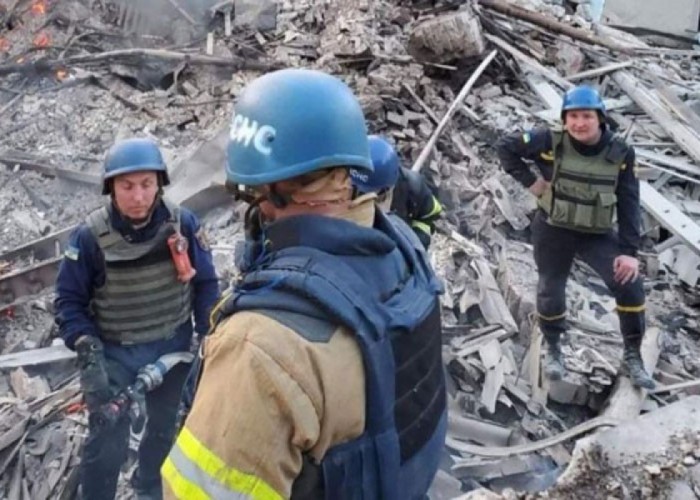 Ukraynada məktəb bombalandı - 60 nəfər öldü