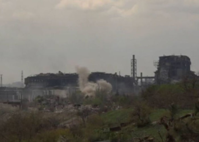 “Azovstal”ın bombalanmasının görüntüləri yayıldı - VİDEO