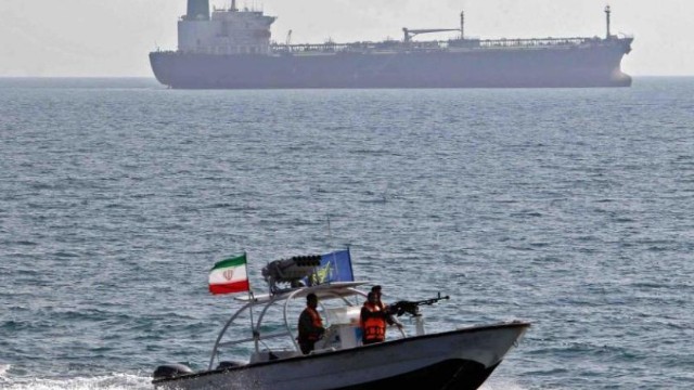 İranda qanunsuz yanacaq daşıyan gəmi müsadirə edildi