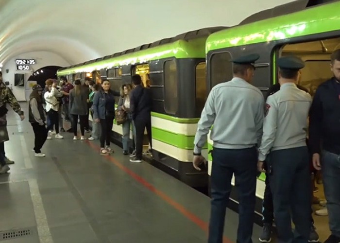 Etirazçılar İrəvanda metronun fəaliyyətini iflic etdi- VİDEO
