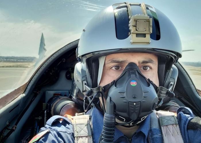 Selçuk Bayraktar Bakıda MİQ-29-da uçdu- VİDEO