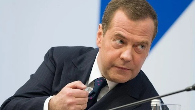 Medvedev Ukraynanı dəstəkləyən ölkələri HƏDƏLƏDİ