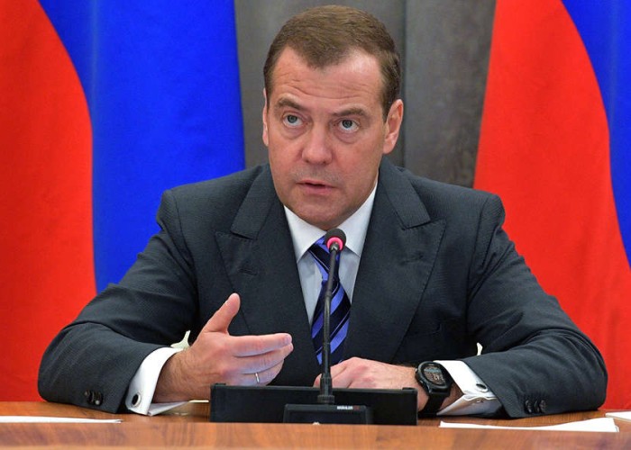 "Medvedev təlxəkdir" - Təhlükəsizlik konfransının rəhbəri