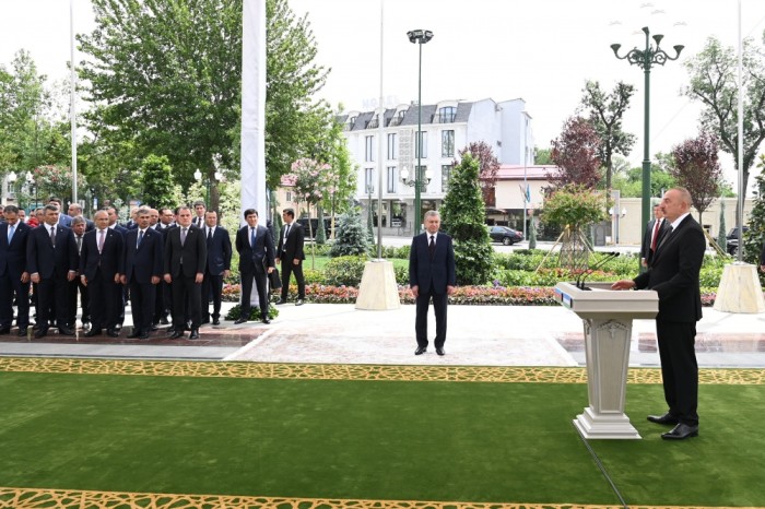 Prezidentlər Daşkənddə Heydər Əliyev Meydanının açılışını etdilər - FOTOLAR (YENİLƏNİB)