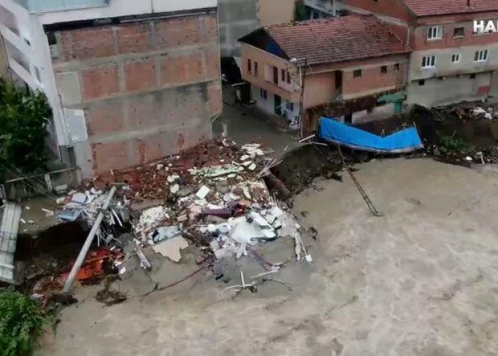 Binalar çökdü, yollar dağıldı -Türkiyədə sel