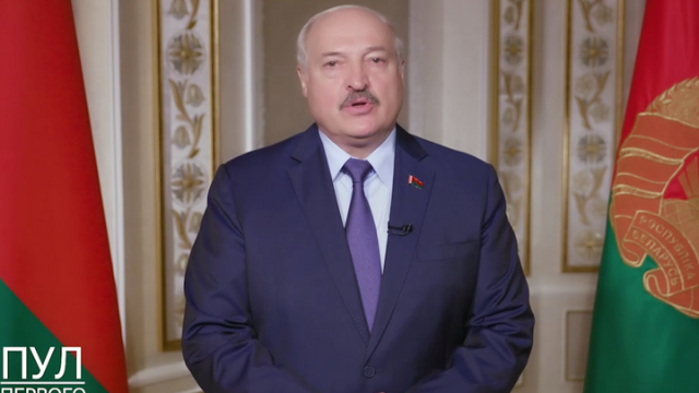 Lukaşenko Putinə dəstək olmayanları bununlaHƏDƏLƏDİ