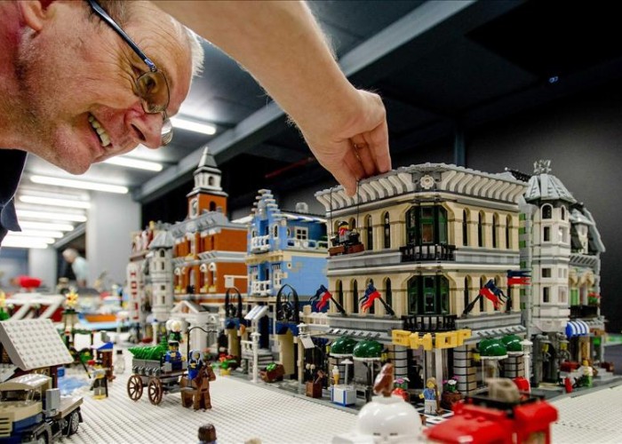"LEGO" Rusiyada fəaliyyətini tamamilə dayandırdı